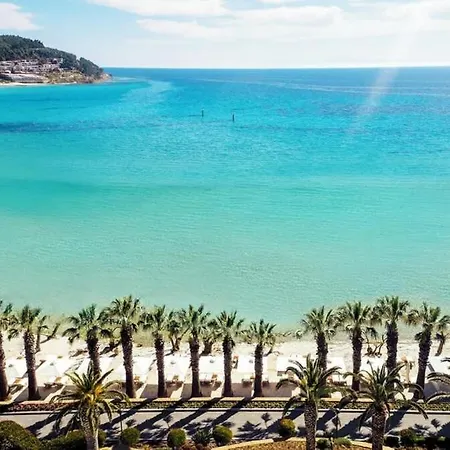 Paradise Found At Thalia's Poolside فيلة