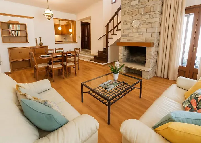 Paradise Found At Thalia's Poolside 撒尼海滩