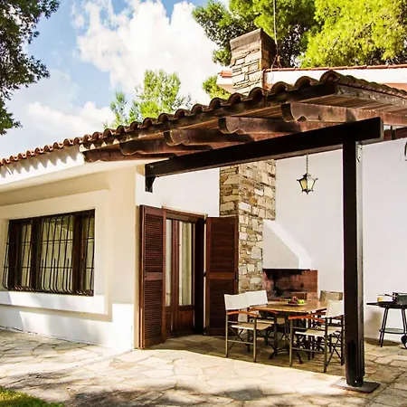 Paradise Found At Thalia's Poolside