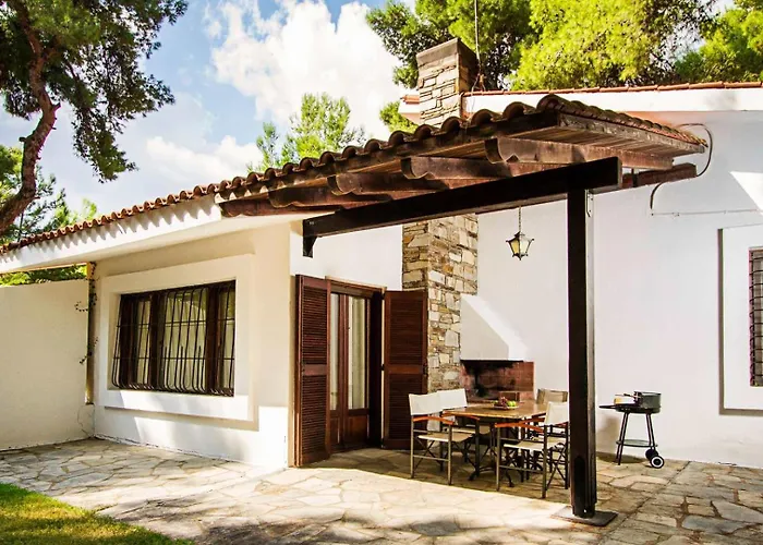 Paradise Found At Thalia's Poolside